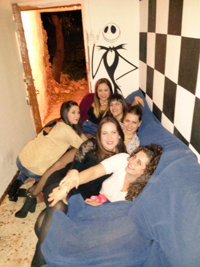 noe_couque's tweet photo. noche de 10 la de ayer con mis feis :) http://t.co/cBrJkEBXWA