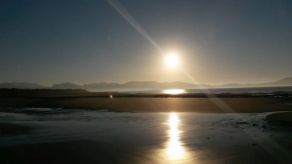 #newboroughbeach #Anglesey #fabulous #snowdonia from a distance magnificent #beststarttotheday 😃🎄😃🎄😃