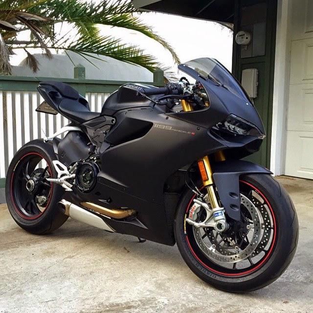 bistarelli49M's tweet photo. Ducati black. http://t.co/Ilr6aV2znH
