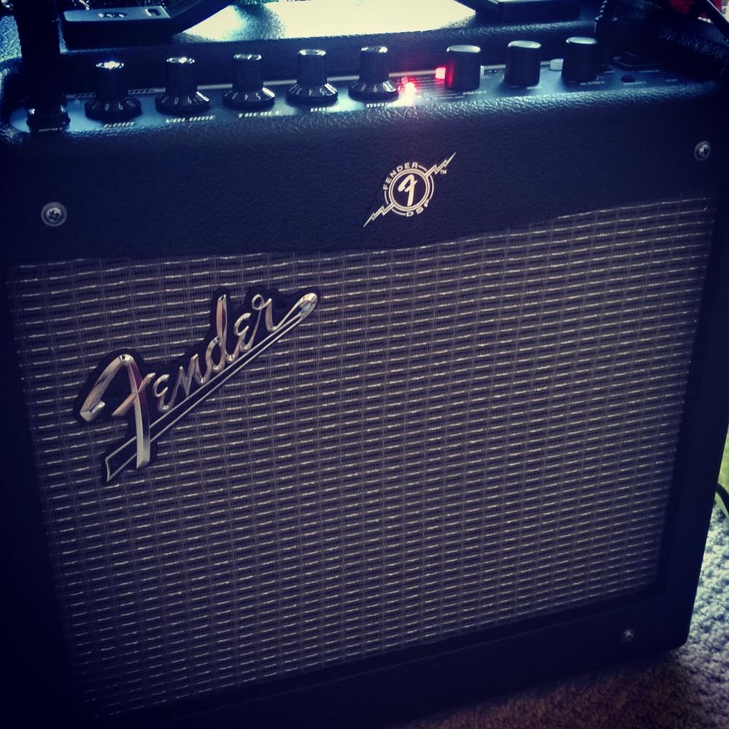 Got this awesome @fender amp based on the ace clips from @guitarpedaldemo the tones and fx are sweet!
