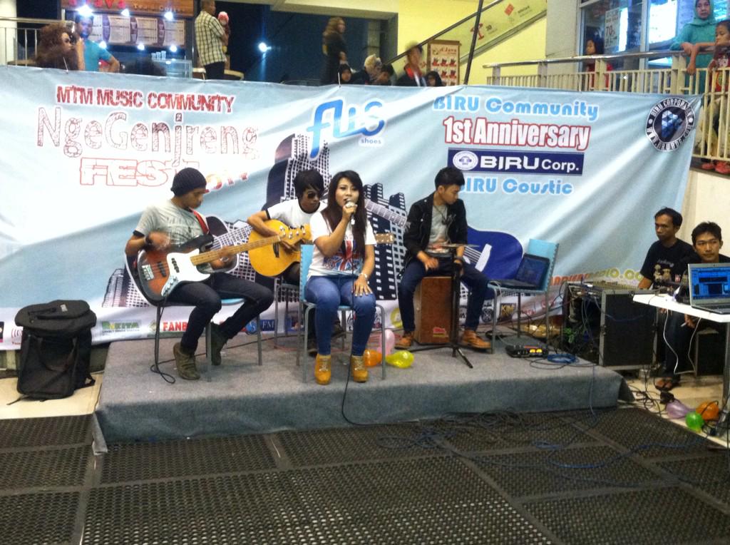 Ngadem ayem dulu bareng <a href="/ARASYBand/">ARASY band</a>