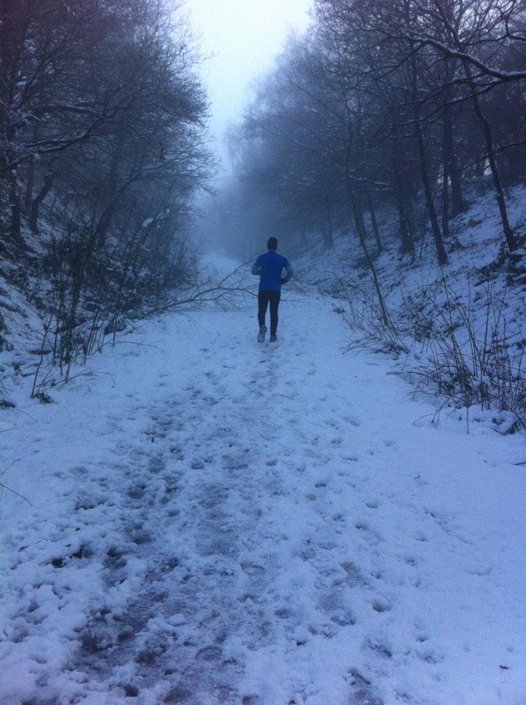 sub2hours's tweet image. Great early morning run @UKRunChat.  Very crunchy underfoot and fallen trees made it more like an obstacle course