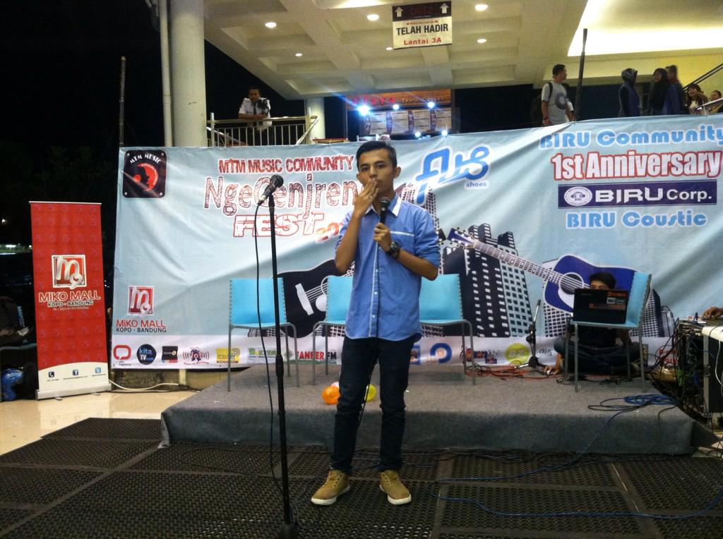 BiruCommunity's tweet photo. Ini dia teater dari smkn4 bandung=))) cc @rakarizky10 http://t.co/QhBtIs04RZ