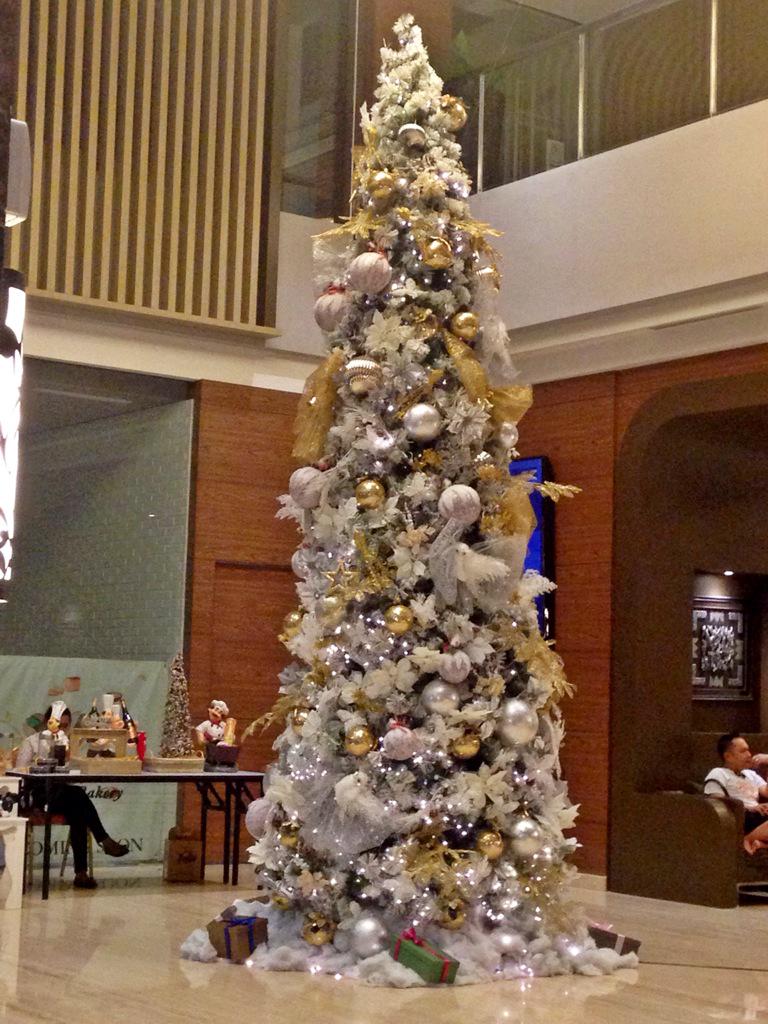 SMIPJayawisata's tweet photo. Harper Hotel Lobby http://t.co/tfbYy8g5QX