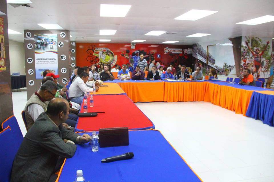 LotDelTachira's tweet photo. "Con alta calificación evaluaron medios al #TourLT #KinodeOro". http://t.co/NJlhVkYmdn @Loteria_delTach http://t.co/YGtXWsXlPV
