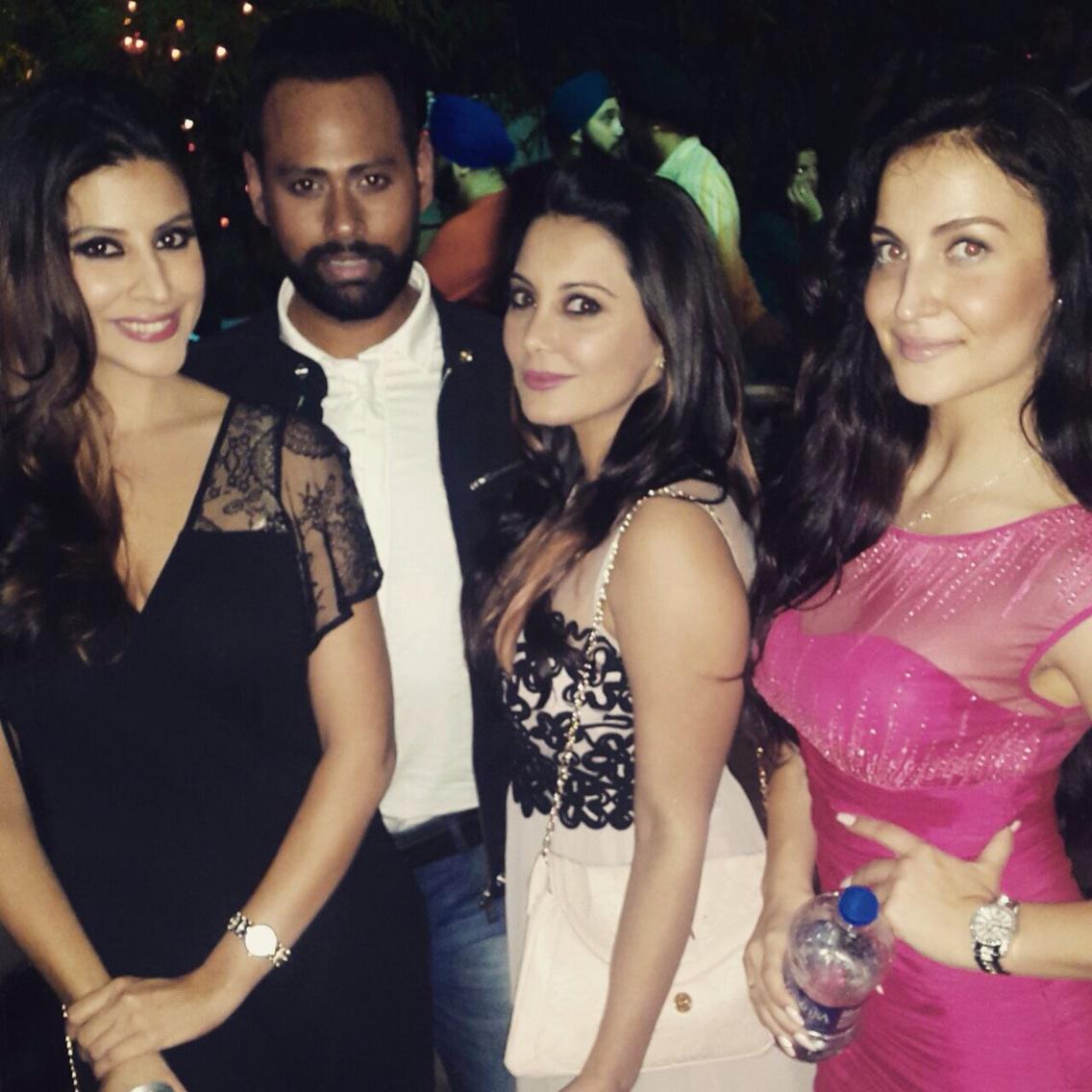 Picture time from Bday party. Happy birthday Salman sir. 