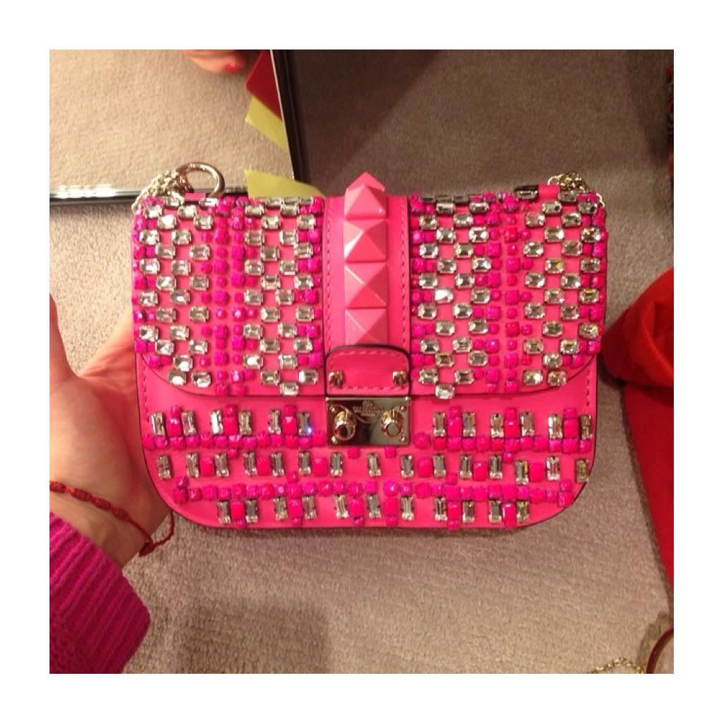 DefineHaute's tweet photo. VALENTINO Pink Bag #definehaute #definefashion #VALENTINO #VALENTINObag http://t.co/iB6v6GtliX