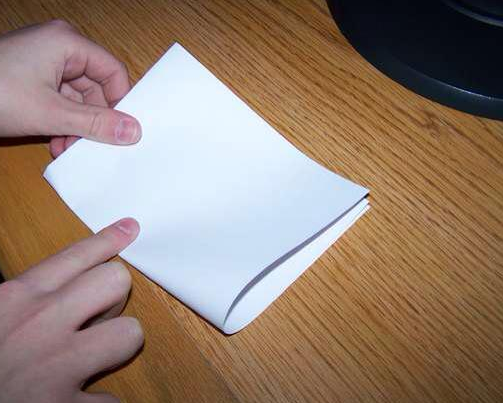 Бумага а4 пополам. Лист бумаги. Складывание бумаги. Листовая бумага. Лиcточек сложанный пополам вчетыре.