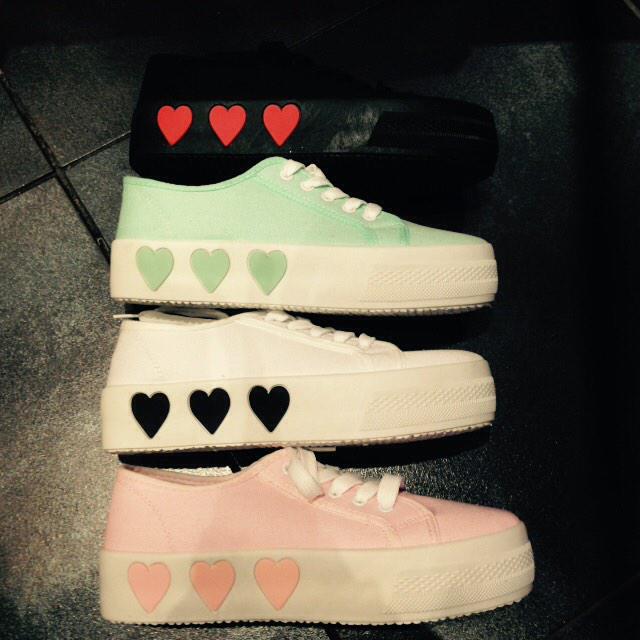 WEGO_takeshita's tweet photo. 大人気のハートスニーカーが再入荷しました〜🙋🎉

¥3590＋税❗️ソール部分がハート😜❤️カワイイと思ったらRT❗️❗️ http://t.co/50ZOD4mFtv
