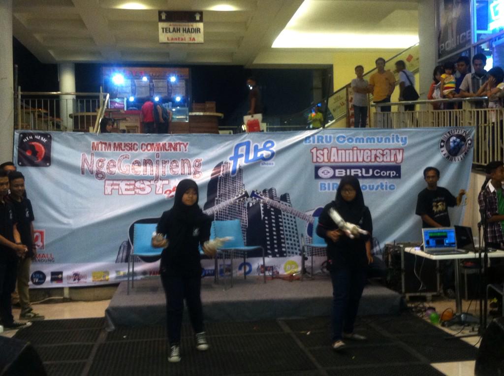 BiruCommunity's tweet photo. SUMPAH INI KEREN BANGETTTTT!!! @BMJT_TS http://t.co/gjgOYAbIHQ