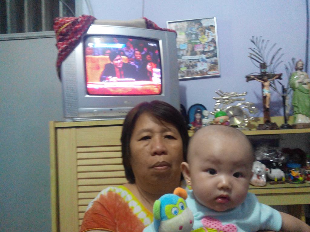 yoz_fer's tweet photo. Nonton @Ini_Talkshow brng mama sm "the next neng maya" nih. Sapa tau rejeki dpt s5 :D @netmediatama #NETMILIUNER_3 http://t.co/njU1Akm5Bf