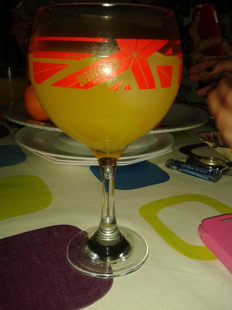 puriantequera's tweet photo. Como n podia sr menos flicitar a mi pke @Laurytaasensio espero q sean muxos mass pro juntas! Tq muy mucho;) #alwaays http://t.co/PNukOTKUkd