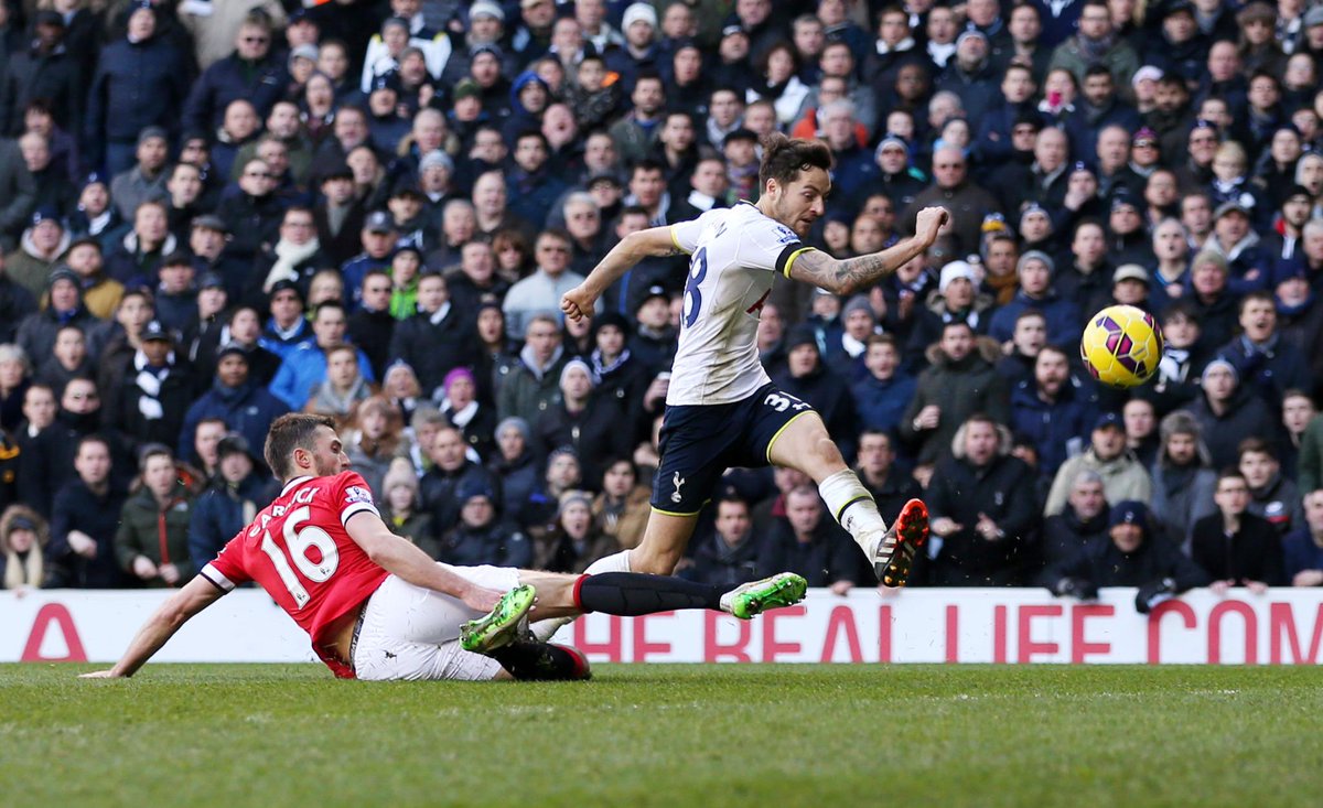 SpursOfficial's tweet photo. FULL-TIME: Tottenham Hotspur 0-0 Man United. The match as it happened - http://t.co/xxmEuFDR6b #COYS http://t.co/XKsaqqV5pr