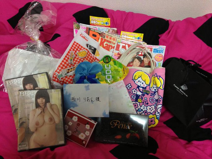 今日はイベントとても楽しかったです(*&acute;д｀*)！会いにきてくださったみなさま、本当にありがとうございました☆たくさんプレゼントもいただけて嬉しかったです(*&acute;д｀*)！DVDいっぱい見てくださいね(