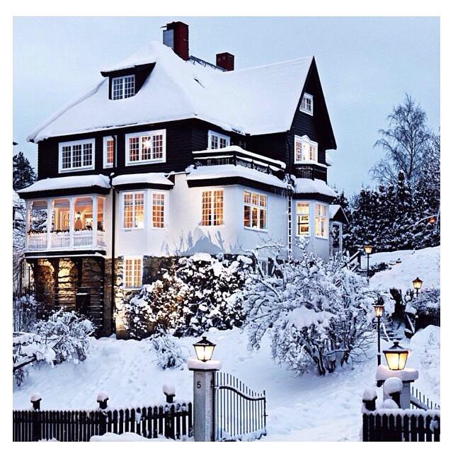 Winter destination via @luxuryworldtraveler ❄️⛄️🏂 #BLOGAZINE #BZtravel instagram.com/p/xJycTFNhZl/
