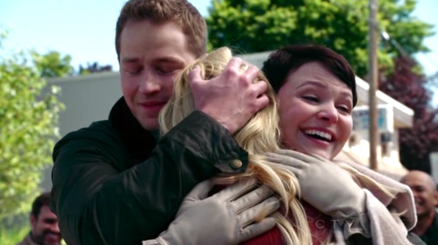 CptHooksEmma's tweet photo. {Sighs under my breath as I look at this photo} I wish they were home http://t.co/W8l6FOB5r2