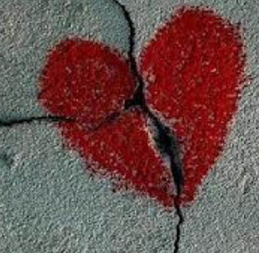 آي جنون حب :
يجعلنآ نستيقظ من نومنآ
شوقآ أليهم ❤️”