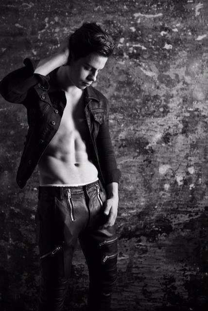 [Whistles playfully towards <a href="/DeviousLostBoy/">𝘛𝘩𝘦 𝘍𝘢𝘦𝘳𝘪𝘦 𝘗𝘳𝘪𝘯𝘤𝘦</a>.]
#SeductiveSunday.