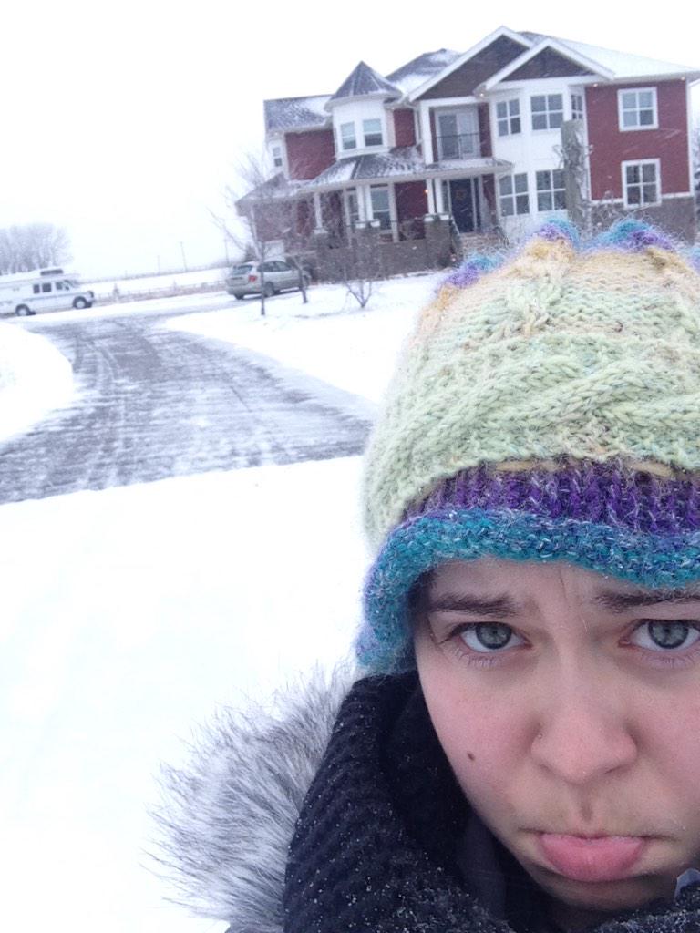 NatalieSayner's tweet photo. 1: It snowed and I have a giant driveway to shovel. Over an hour and not quite half done http://t.co/pusaJRCX4N