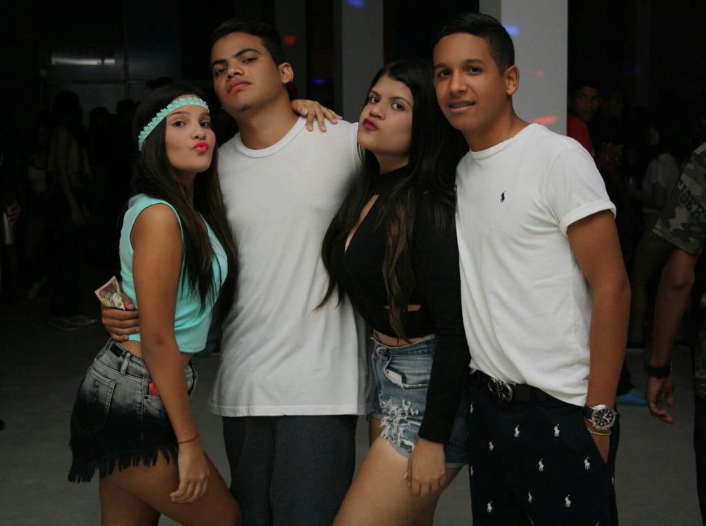 CostaMusicFest's tweet photo. “@thaibef: con los mios @CostaInvasion http://t.co/DLkjU7wEvT” ⚡️💣