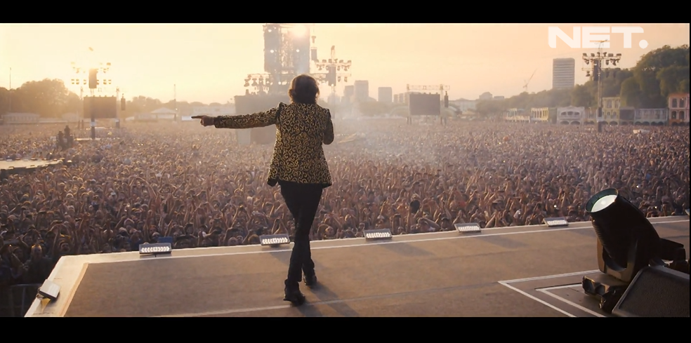 Yeah lagu pertama " Start Me Up " 
If you start me up
If you start me up I'll never stop by #RollingStonesOnNETtv