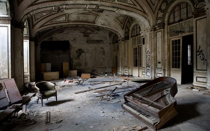 Cal_Para's tweet photo. Name this haunted place... #Hopetogo http://t.co/TcCjv8ekgC