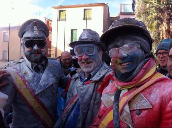 saorovp's tweet photo. #ENFARINATS de  #ibi #Alicante @c_valenciana @CasaIbi en los informativos de 15h. @informativost5 #SantosInocentes http://t.co/TyAPkxQaXp