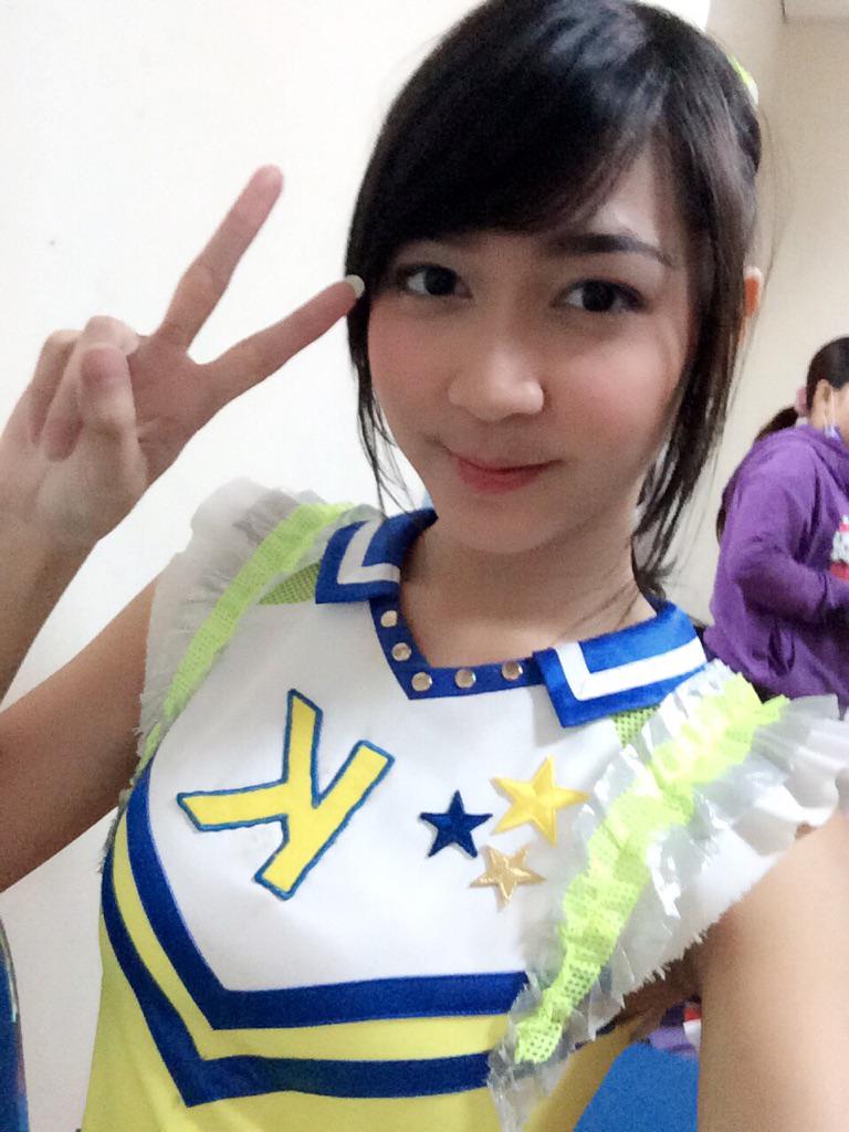 jcvrnd19's tweet photo. Tadi juga special performance, team J bawain lagu 1234 Yoroshiku nya team K3 http://t.co/AJowFXYmLx