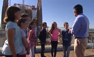 Un grupo de niños y niñas le enseña a Revilla la Sagrada Familia > mdia.st/1xZ1Tjv