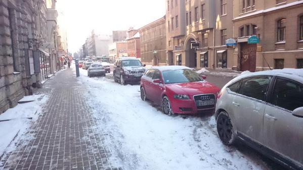 Afanasijs's tweet photo. Kunkurss! Atrodi velojoslu! Neredzi? Bet tās tur ir!!!
P.S. Nez šo @Nauris_L foto Rīgas dome @rdsvc arī retvītos? :) http://t.co/p9Cb7KpEpr