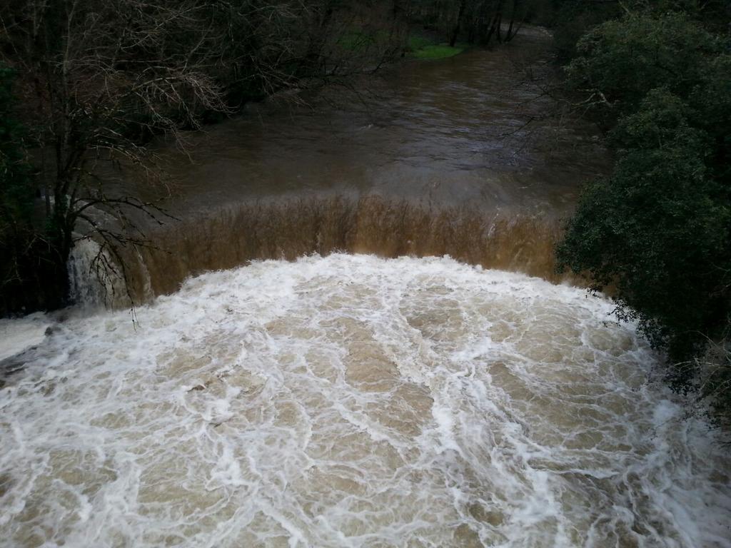rubenillo19's tweet photo. Se iguala la Cascada d Rozass jajaaj http://t.co/u14uOva0EV