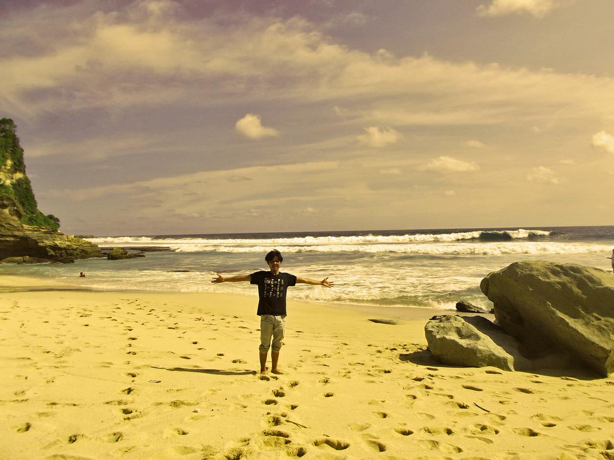 Sepiiii pada kmna smua? <a href="/IDTraveling/">Indonesia Traveling</a> "pantai banyu tibo - pacitan jawa timur