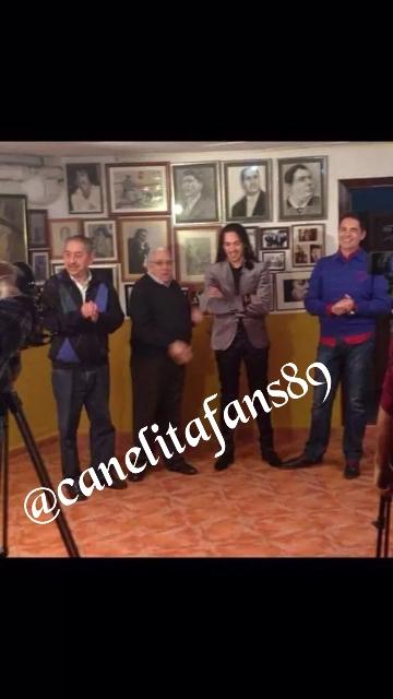 canelitafans89's tweet photo. ese joni @canelitareal en los estudios de grabacion de canal sur, oleeee el maestro!! http://t.co/GohZKsN9VA