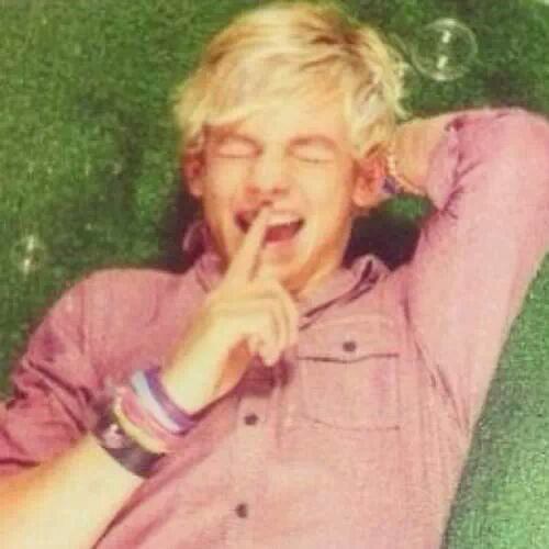 peach_0902's tweet photo. Ross Happy Birthday♪♪
来年も日本へ来て欲しいな♥
あと、ローラちゃんとのラブラブっぷりが見たいです 笑
これからも素敵でかっこいいロスでいてください♥
ロスにとっていい誕生日になりますように、、、 http://t.co/rPTit27fVm