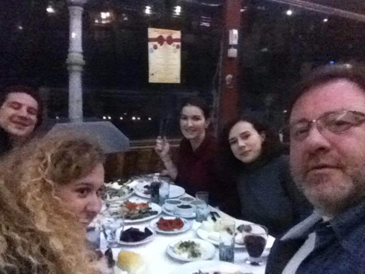 llk EB'nden <a href="/acelyaidiz/">açelya idiz</a>, <a href="/baraneryilmaz/">brn</a>, <a href="/begumintepeler/">Begüm İntepeler</a> ve <a href="/langurma/">Leyla E</a> ile afiyetle... swarmapp.com/c/4DWNqp1pFI0