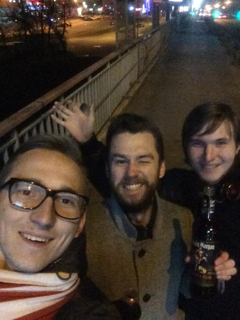 MagicWayfarer's tweet image. 4 долгих дня тусил и бухал со своим татуировщиком. Благо хоть забили меня, а то я уже было потерял надежду