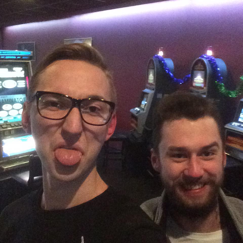 MagicWayfarer's tweet image. 4 долгих дня тусил и бухал со своим татуировщиком. Благо хоть забили меня, а то я уже было потерял надежду