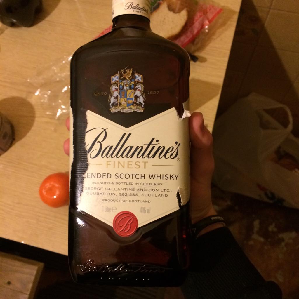 MagicWayfarer's tweet image. 4 долгих дня тусил и бухал со своим татуировщиком. Благо хоть забили меня, а то я уже было потерял надежду