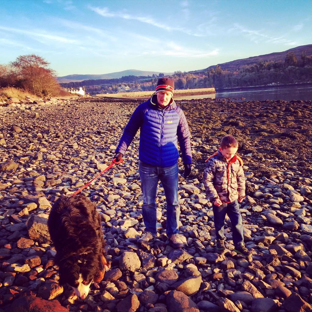 KarenCoakley1's tweet image. Shoreline walk with the kids and dogs this afternoon #WildAtlanticWay #lovelife #KerryLife
