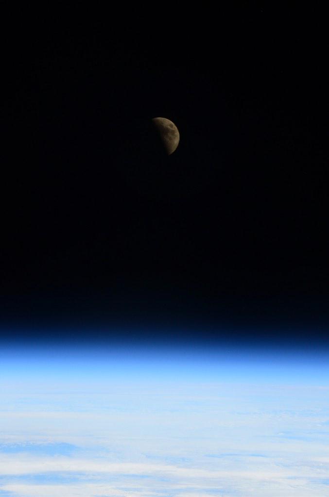 Just a lovely image from the Space Station. “<a href="/AstroTerry/">Terry Virts</a>: #Moonrise ”