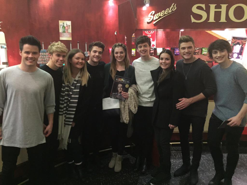donnarowe01's tweet photo. @hometownoffic bringing the fame to America ✌️ http://t.co/h5mPIgmZx2