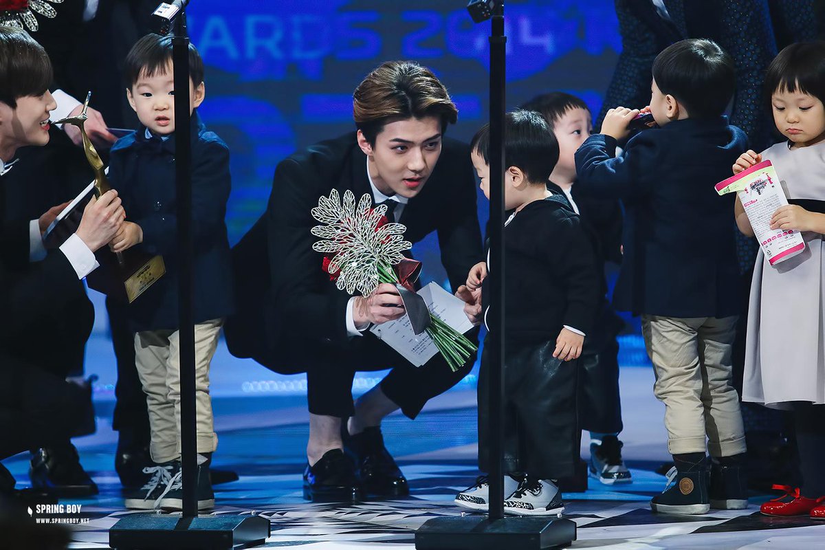 엑소 삐약이와 건대 짹짹이의 만남 farm8.staticflickr.com/7497/159436810…