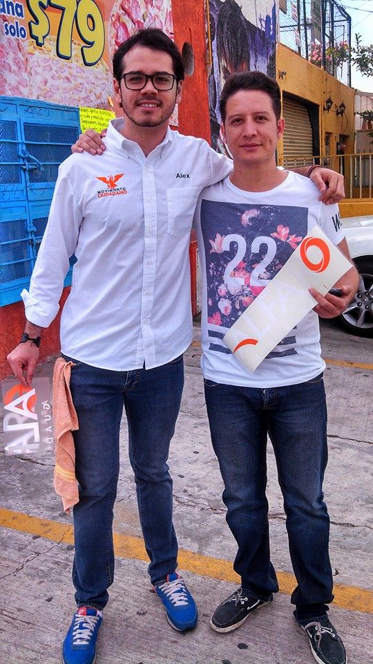 AdrianVillaobos's tweet photo. Unimos esfuerzos con @ALEXHSILLO por la candidatura del dtro. 8. #pegatealmovimiento   #EnriqueAlfaro #Guadalajara http://t.co/Fq91YKHdLS