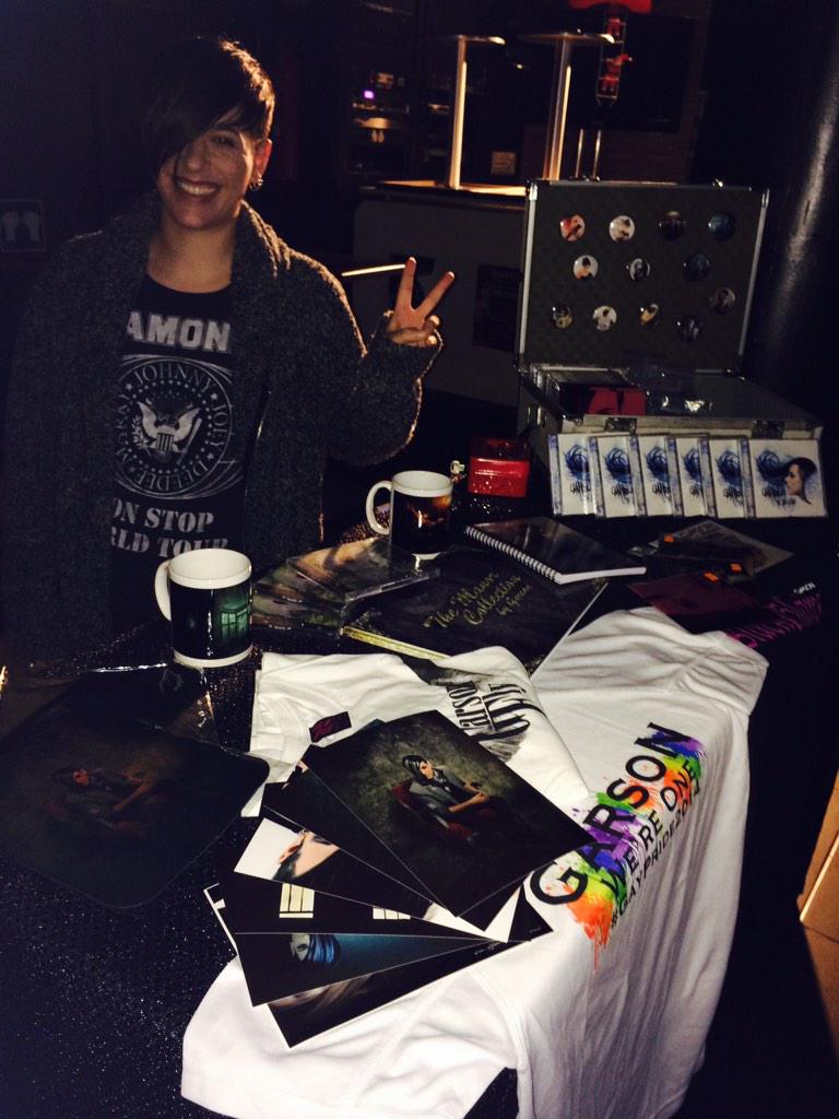 BGbyGarson's tweet photo. Los productos #TheManorCollection disponibles en el concierto de hoy en @salasilikona http://t.co/pUk2FviaN5