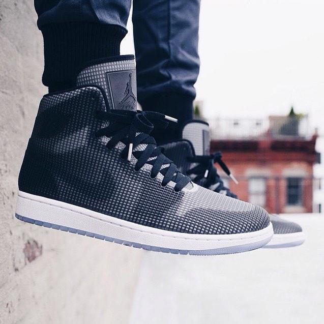 DaSoloin's tweet photo. #4lab1 's Might buy em, should I? @TheWolfDH http://t.co/MPtx1ltfIM