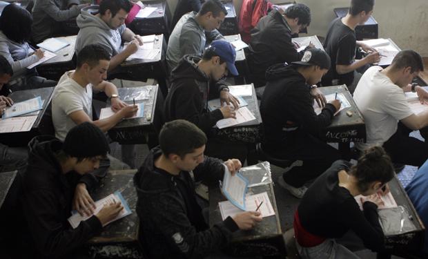 Resultados PSU: Las listas con los 10 mejores colegios por cada región, según puntaje promedio lt.cl/GvEF4