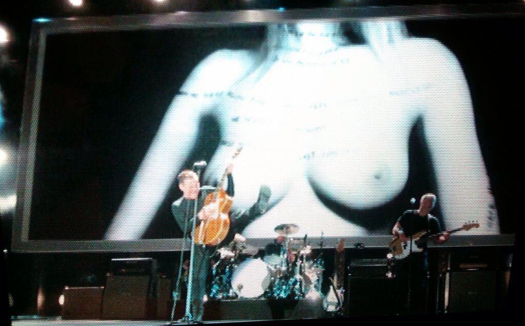 GMDonTV's tweet photo. Apparently, @bryanadams concerts are more interesting now than I remember. Gonna have to catch this tour. http://t.co/WRiVLyPSlb