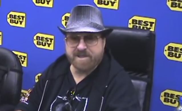 BLABBERMOUTHNET's tweet image. DIMEBAG And VINNIE PAUL's Father JERRY ABBOTT Releases 'Over My Left Shoulder' Book blabbermouth.net/news/dimebag-a…