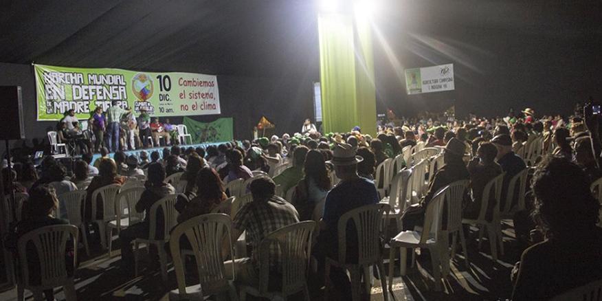PueblosCOP20's tweet photo. #CumbredelosPueblos: Masivo encuentro espera replicarse en París 2015 [http://t.co/N568vRNWrh] http://t.co/KnT9hII3uH