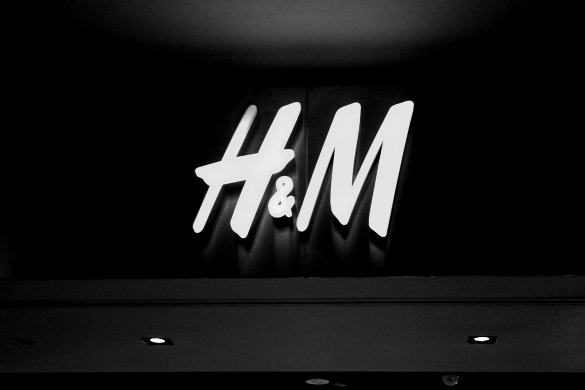 H&m магазин одежды логотип. H m значок. Нм логотип. Н м заказ. Hm значок.